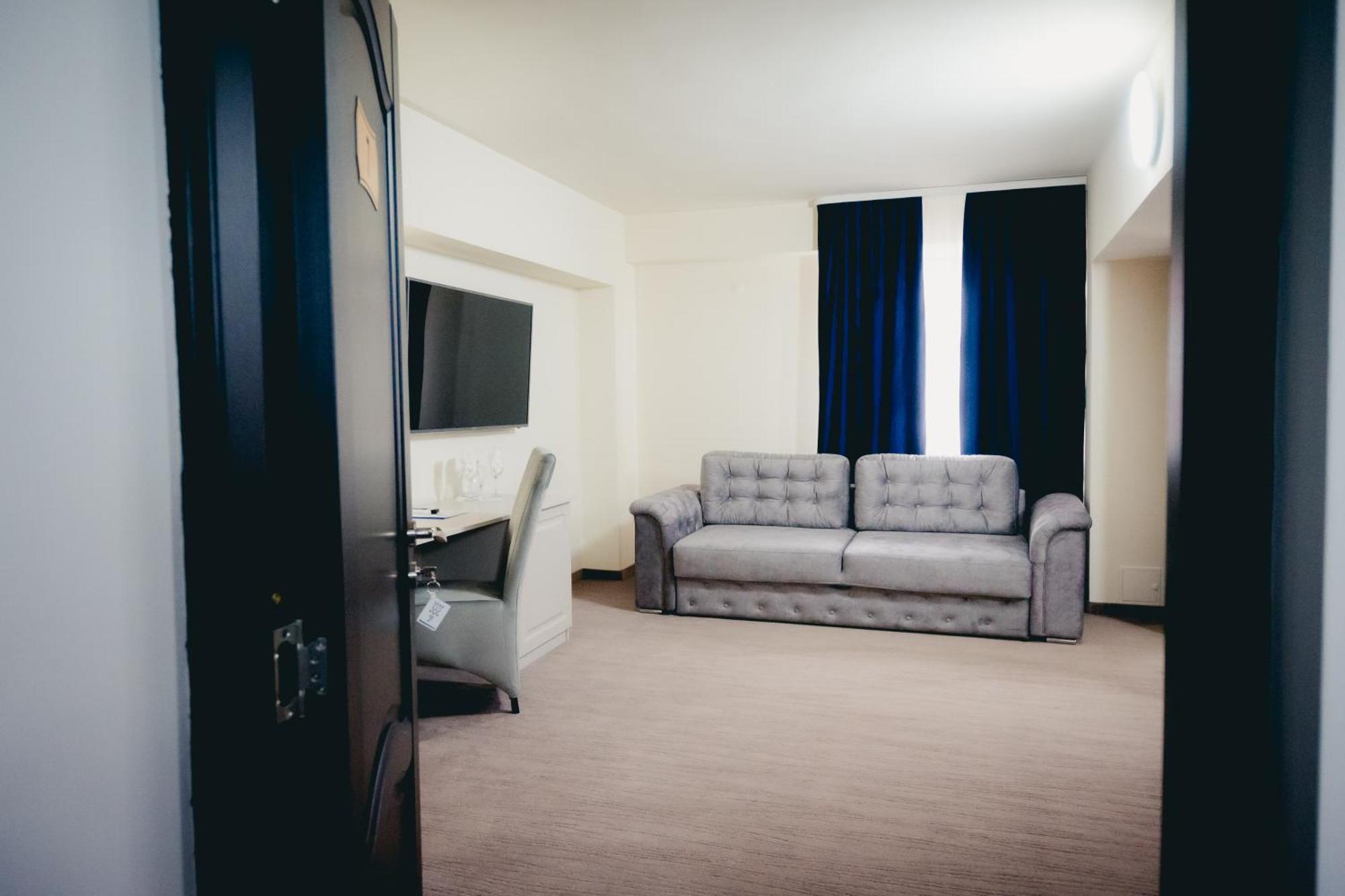 Hotel Valahia トゥルゴヴィシュテ エクステリア 写真
