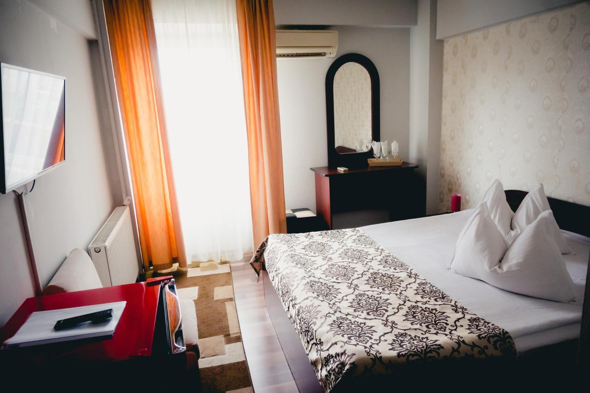 Hotel Valahia トゥルゴヴィシュテ エクステリア 写真