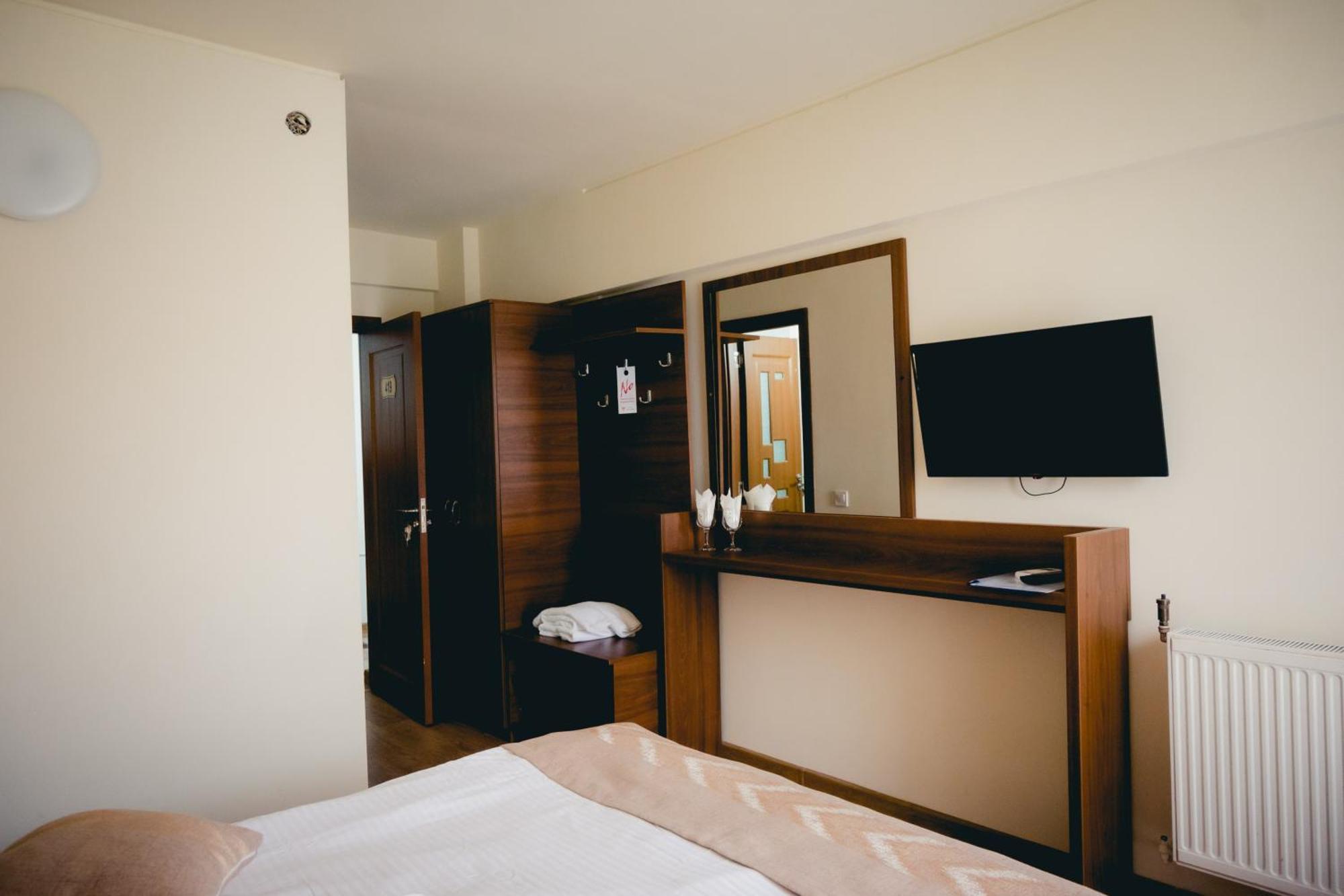 Hotel Valahia トゥルゴヴィシュテ エクステリア 写真