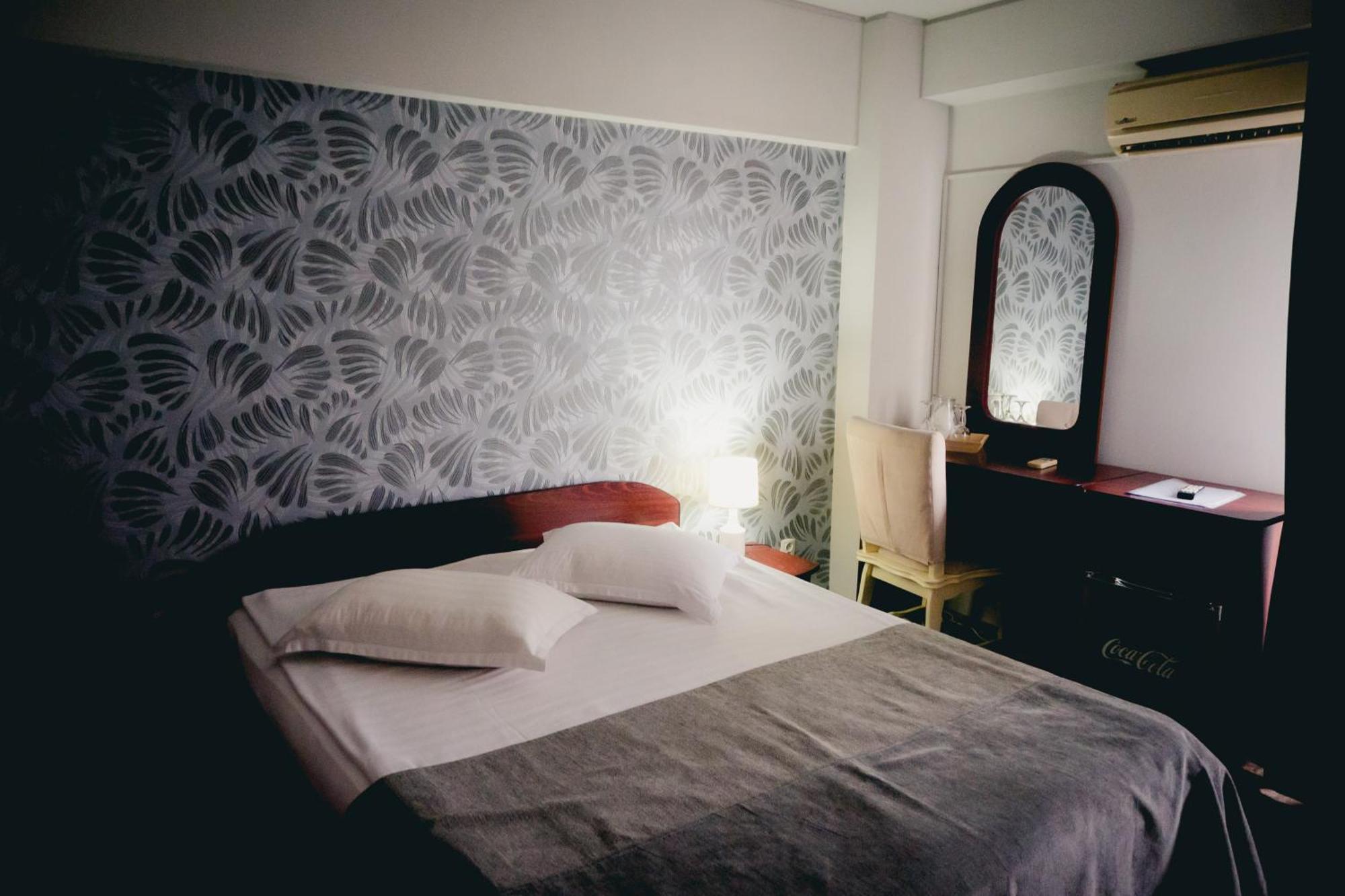 Hotel Valahia トゥルゴヴィシュテ エクステリア 写真