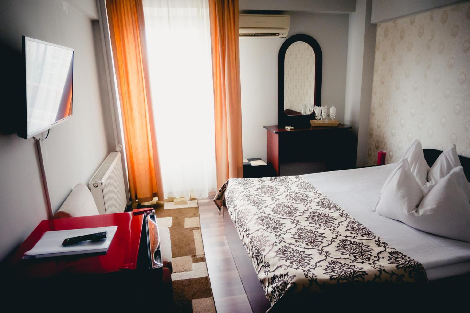Hotel Valahia トゥルゴヴィシュテ エクステリア 写真