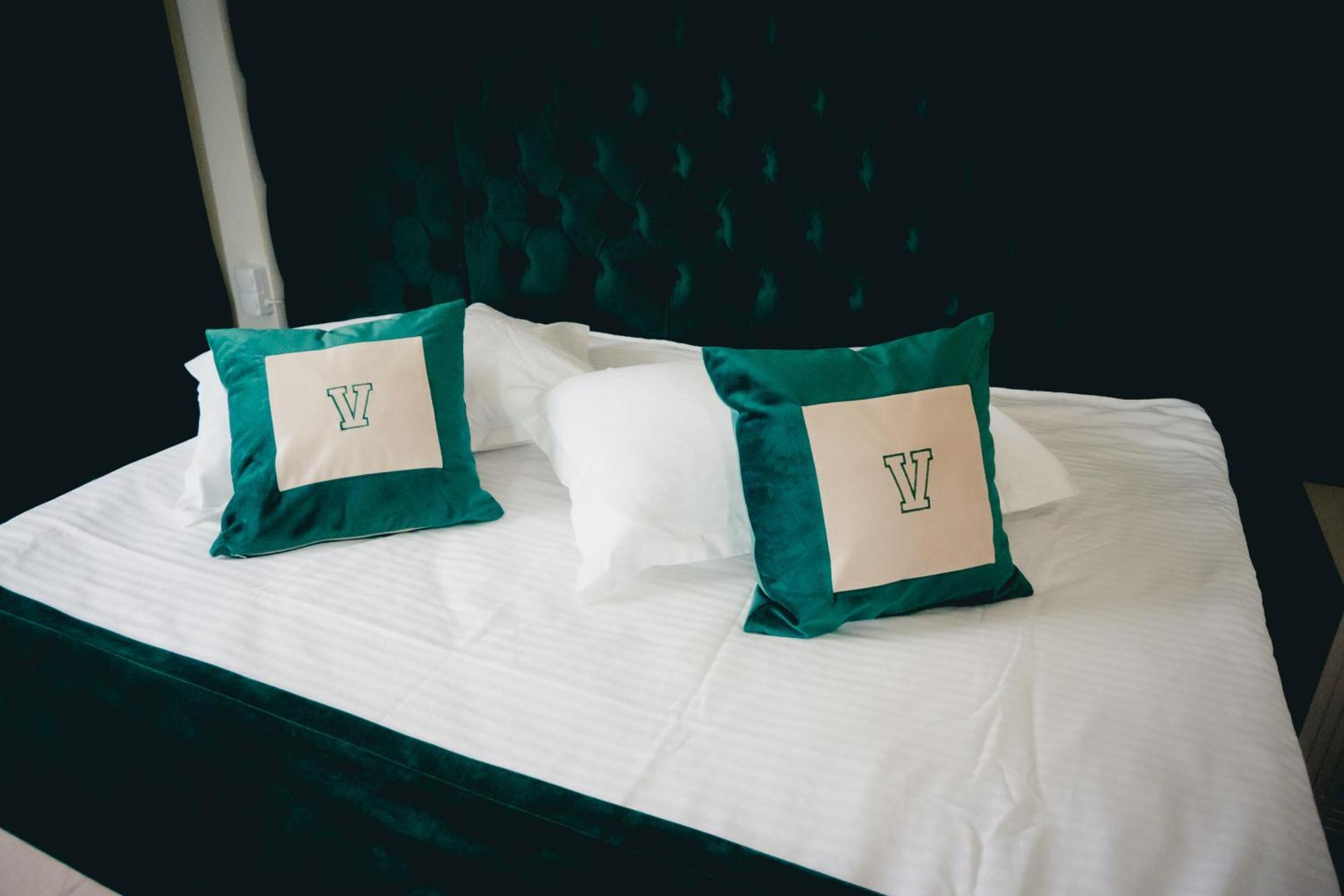 Hotel Valahia トゥルゴヴィシュテ エクステリア 写真