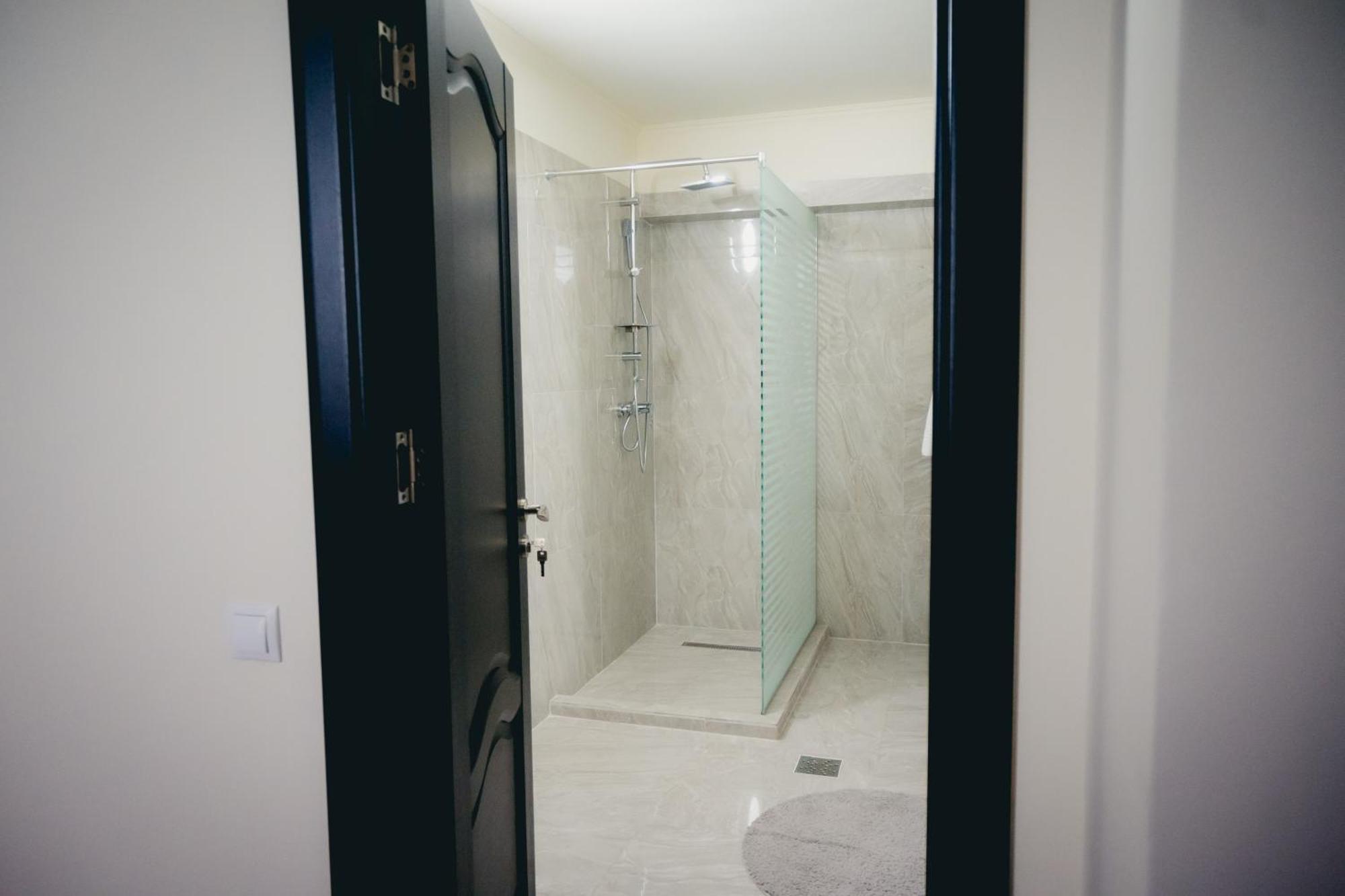 Hotel Valahia トゥルゴヴィシュテ エクステリア 写真