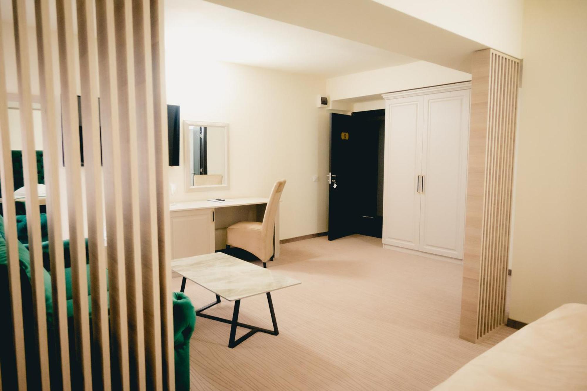 Hotel Valahia トゥルゴヴィシュテ エクステリア 写真