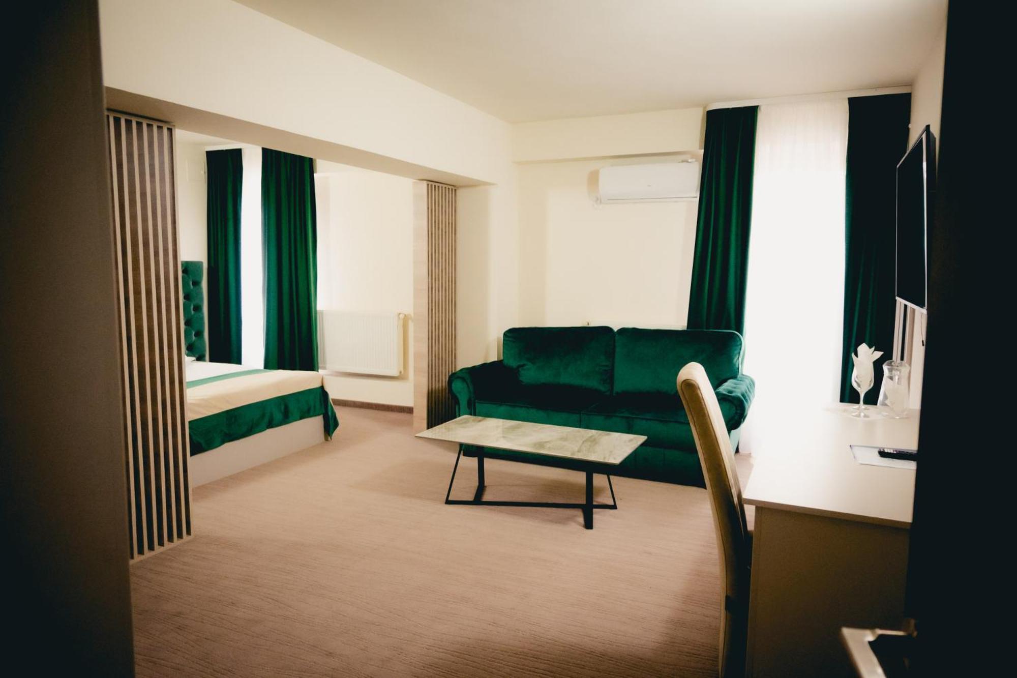 Hotel Valahia トゥルゴヴィシュテ エクステリア 写真