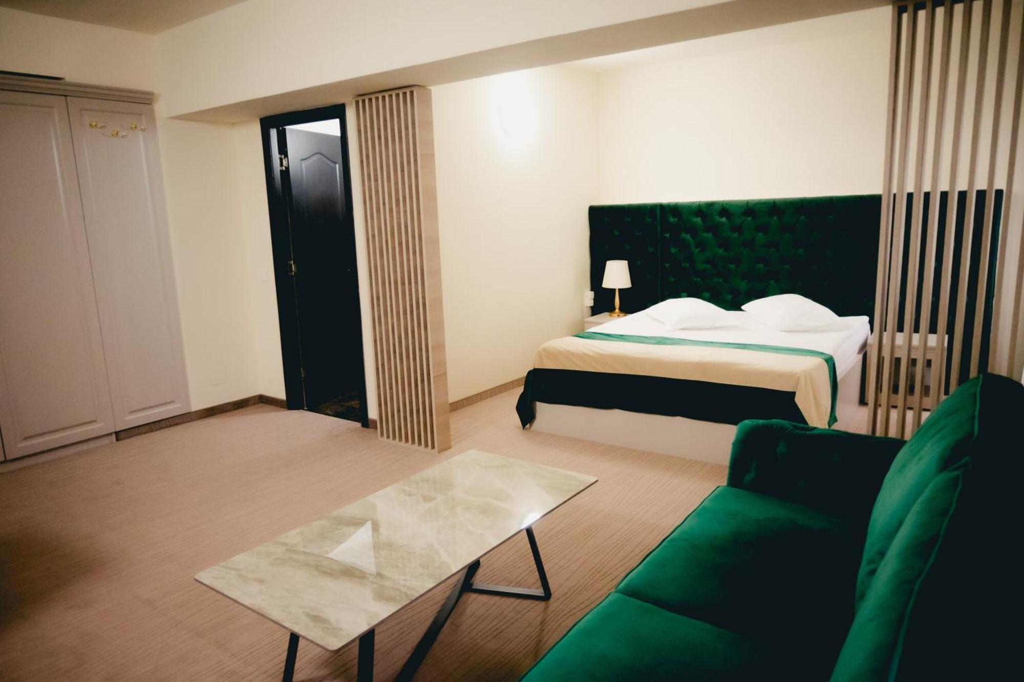 Hotel Valahia トゥルゴヴィシュテ エクステリア 写真