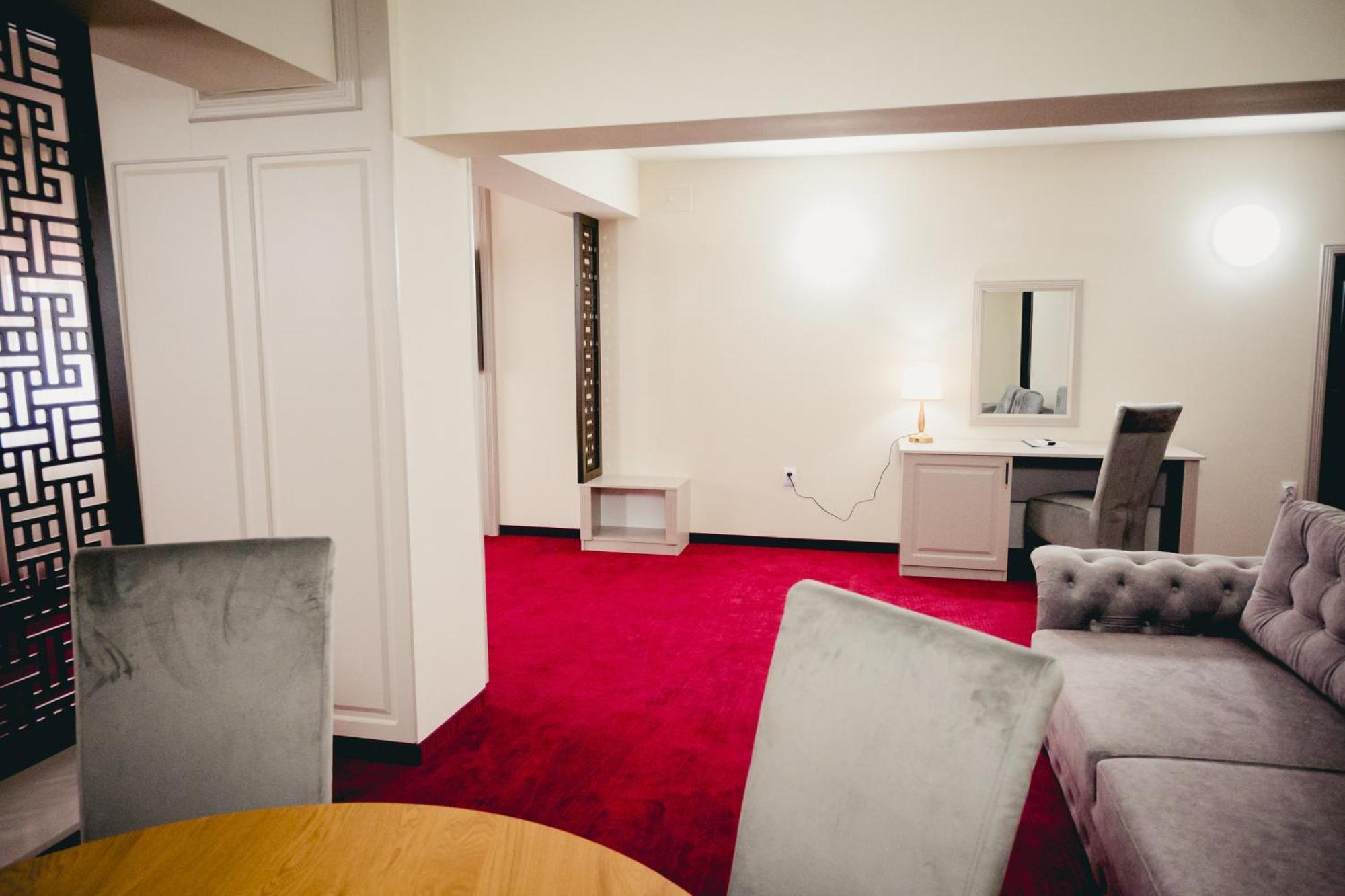 Hotel Valahia トゥルゴヴィシュテ エクステリア 写真