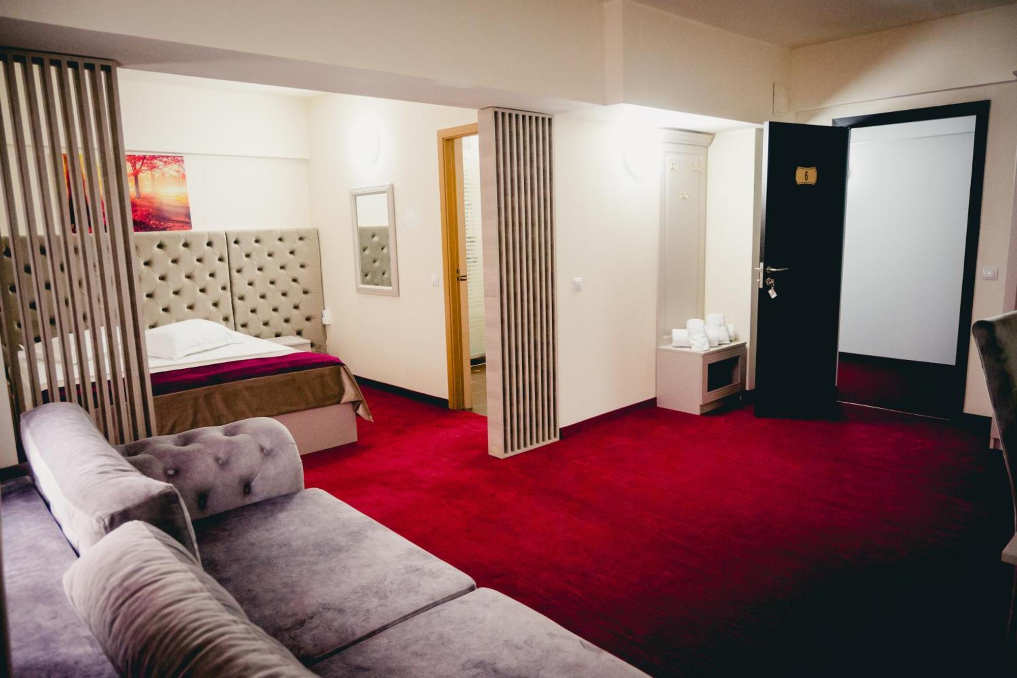 Hotel Valahia トゥルゴヴィシュテ エクステリア 写真