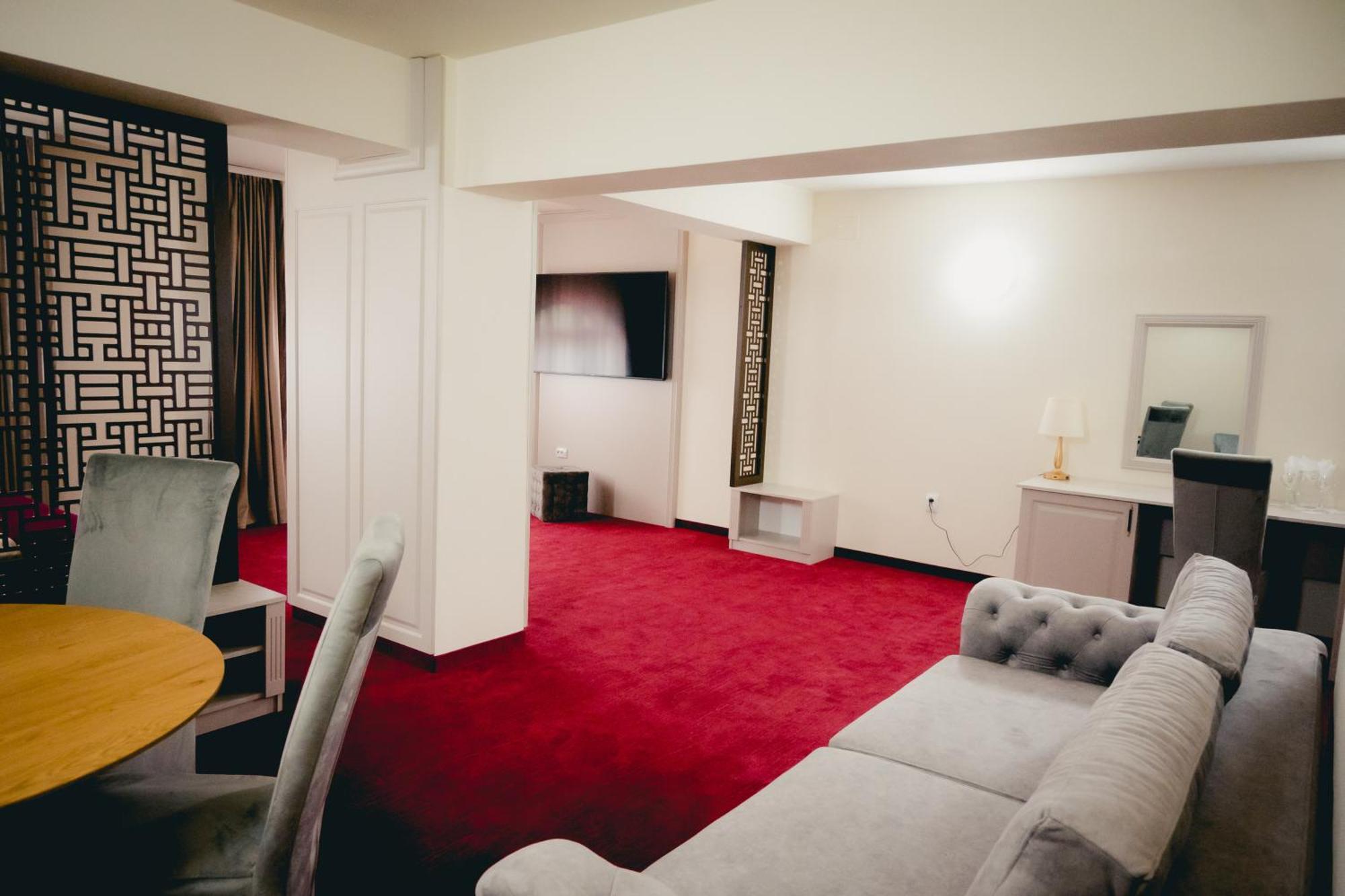 Hotel Valahia トゥルゴヴィシュテ エクステリア 写真