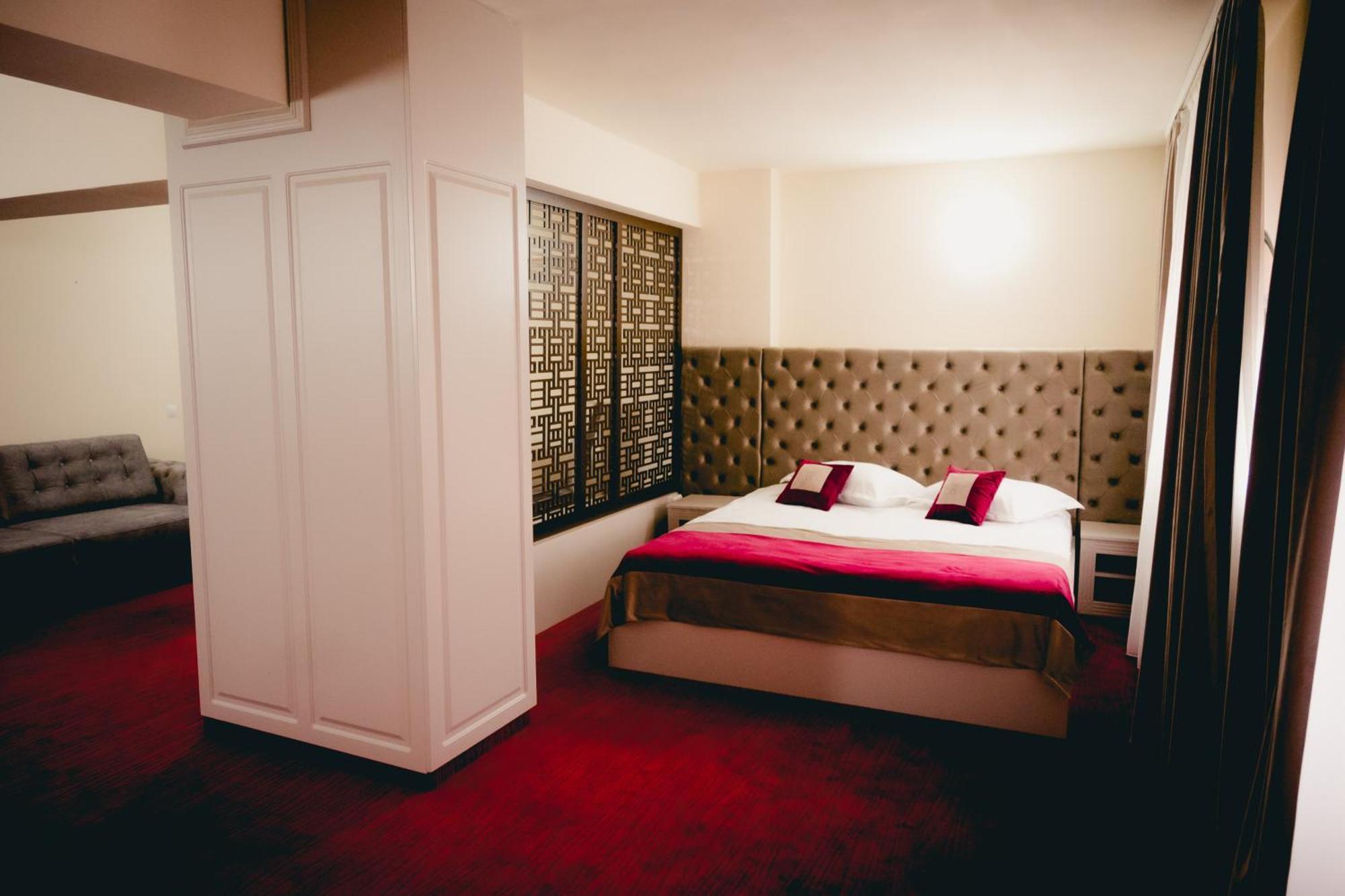Hotel Valahia トゥルゴヴィシュテ エクステリア 写真