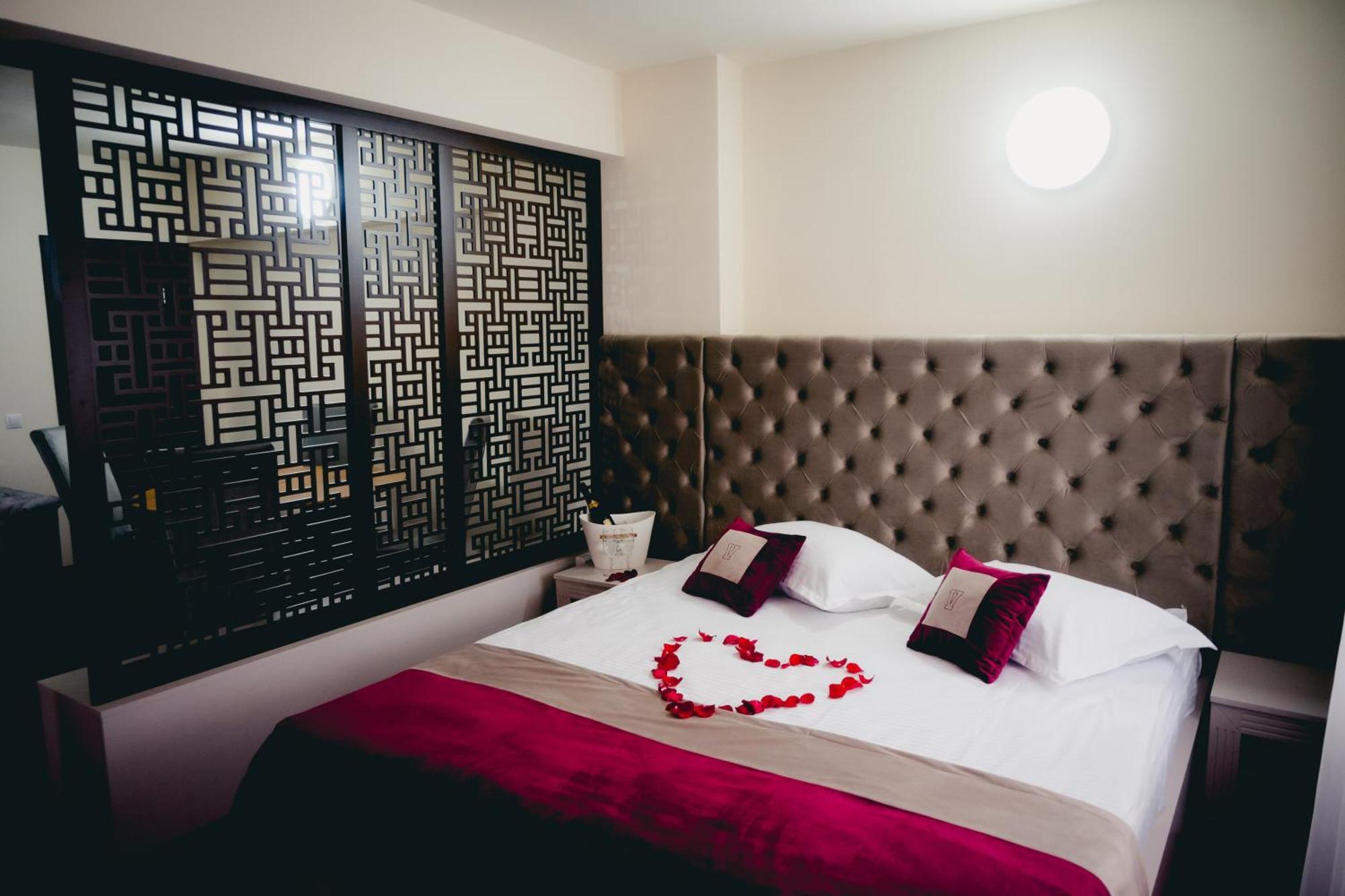 Hotel Valahia トゥルゴヴィシュテ エクステリア 写真