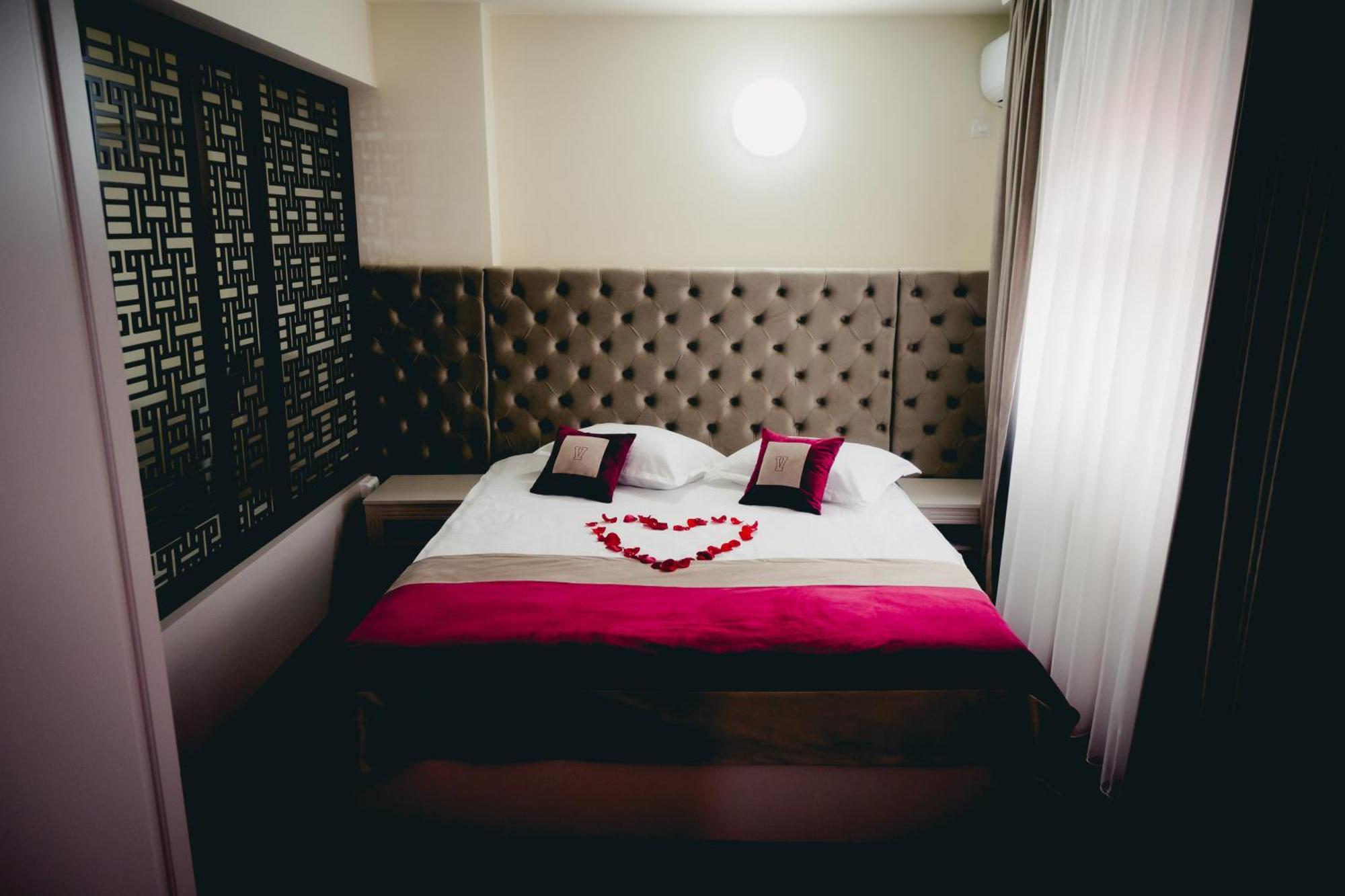 Hotel Valahia トゥルゴヴィシュテ エクステリア 写真